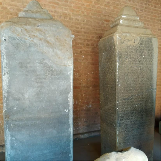 2. Dòng chữ trên bia đá tại thành phố cổ Bagan（nguồn ảnh：Thiết Ngộ Mông）